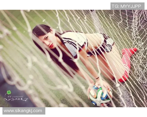 美女偶遇足球明星视频引发热议网友纷纷点赞评论不断