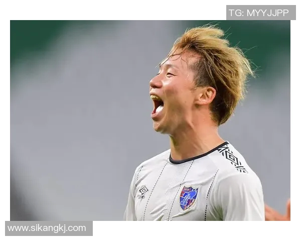 中国足球明星在海外的奋斗与荣耀之路：共建梦想国度的故事